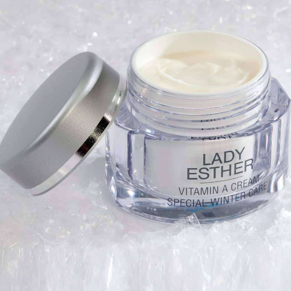 De lady Esther winter- en koude beschermende crème is de vitamine A wintercrème speciaal ontworpen voor het natte en koude seizoen.